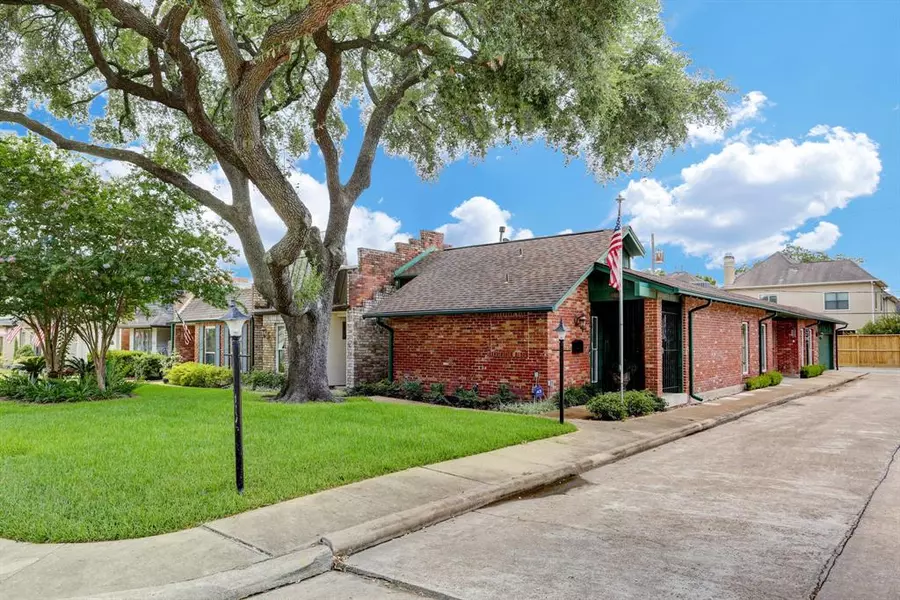 5205 Palmetto ST #G, Bellaire, TX 77401