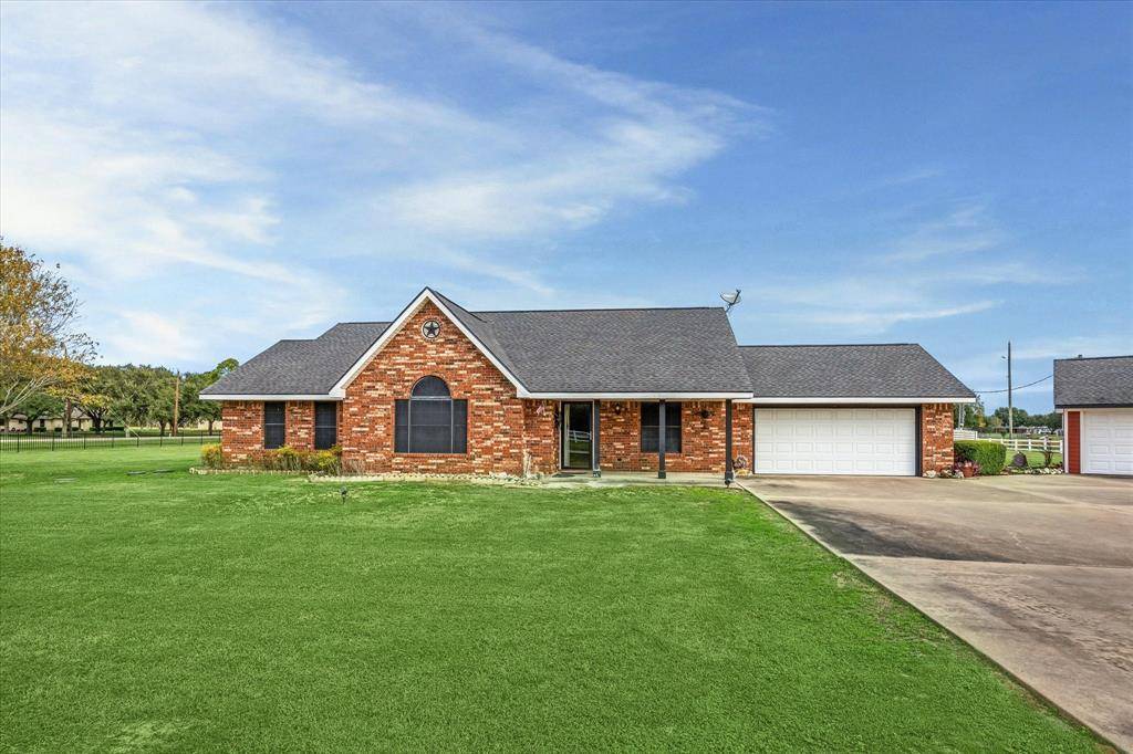 8426 Moravian DR, Sealy, TX 77474