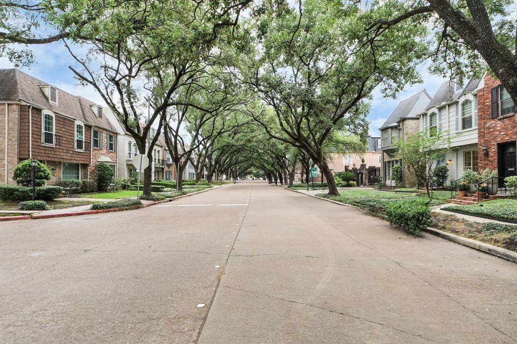 Houston, TX 77024,405 N Post Oak LN #405