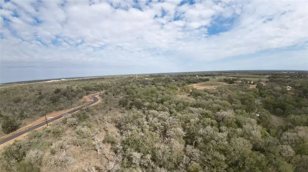 22 Red Oak Circle, Gonzales, TX 78629