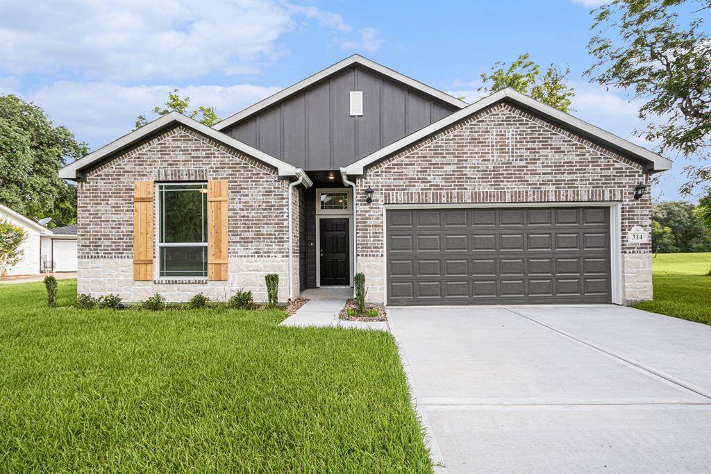 314 Wellshire DR, West Columbia, TX 77486