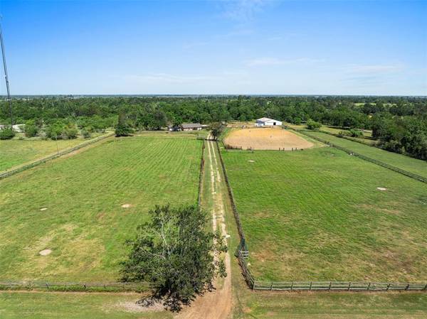 13227 Peters RD, Hempstead, TX 77445