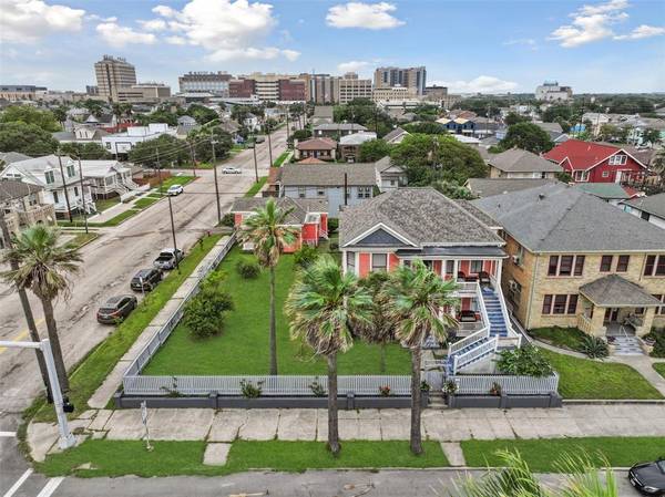 724 Broadway ST, Galveston, TX 77550