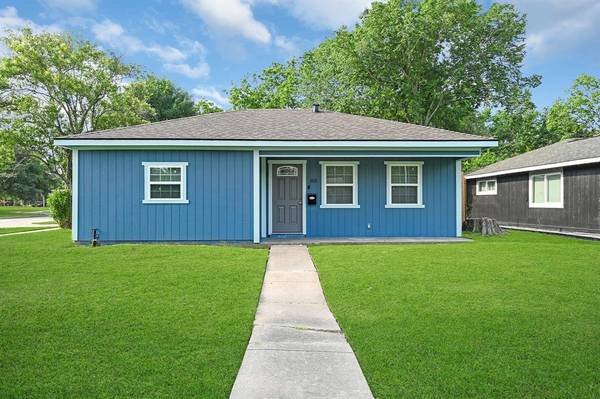 1102 Elton ST,  Houston,  TX 77034