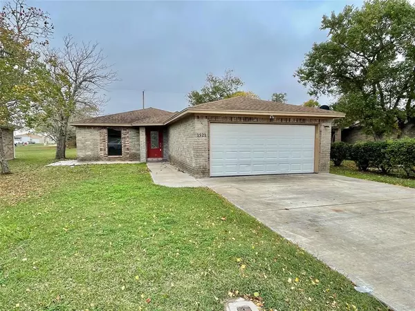 1521 N Avenue N, Freeport, TX 77541