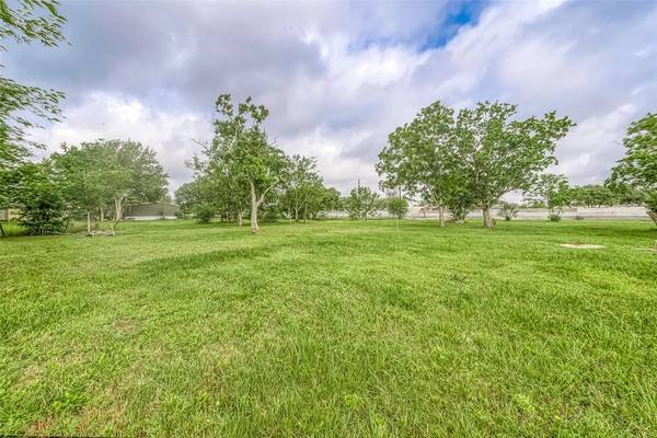 5210 Fm 360 RD, Needville, TX 77461