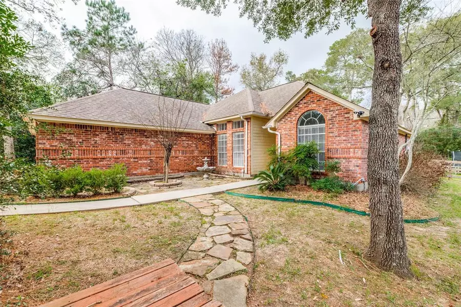 2433 Coachlight LN, Conroe, TX 77384