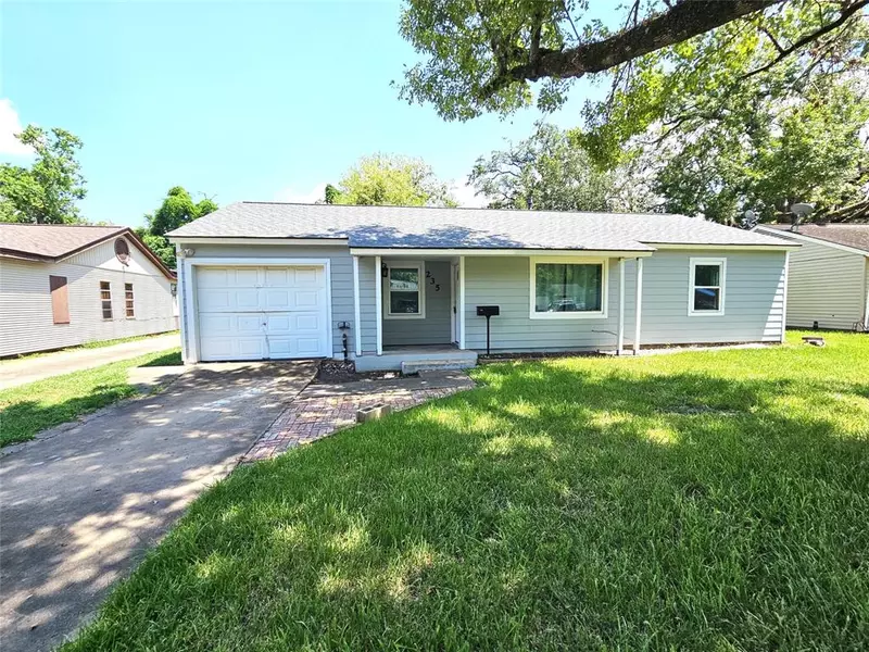 235 Laurel ST, Lake Jackson, TX 77566