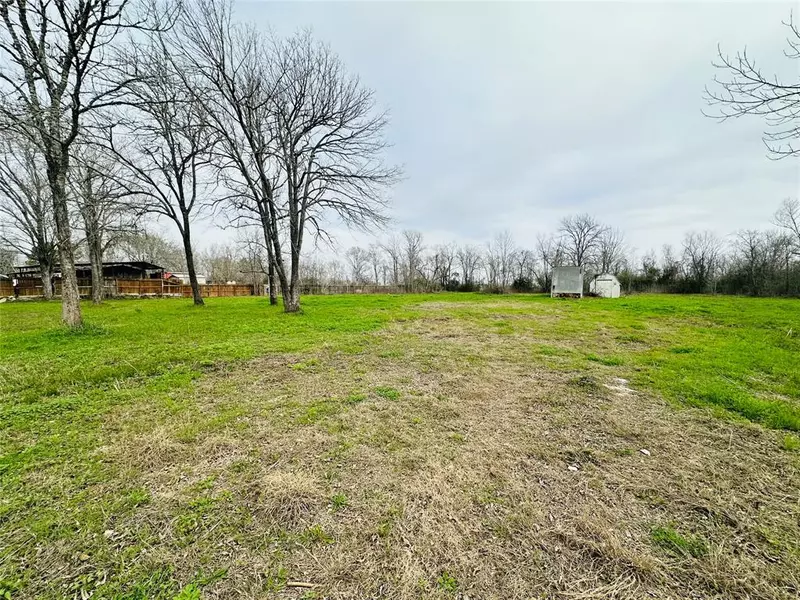 48 County Road 480, Dayton, TX 77535