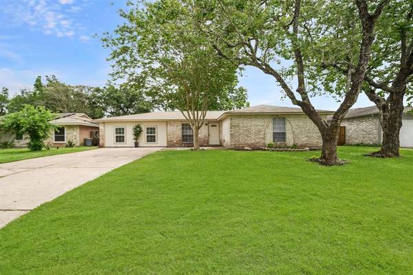 16723 Barcelona DR, Friendswood, TX 77546