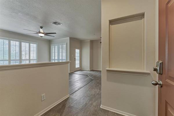 The Woodlands, TX 77382,6607 Lake Woodlands DR #521