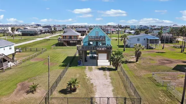 422 Jettyview RD, Surfside Beach, TX 77541