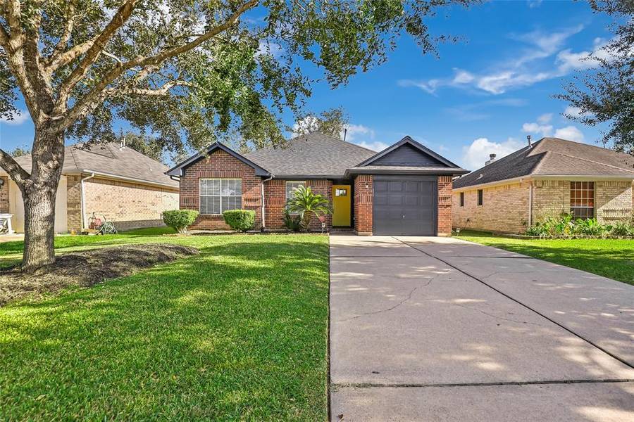 2715 Overland TRL, Dickinson, TX 77539