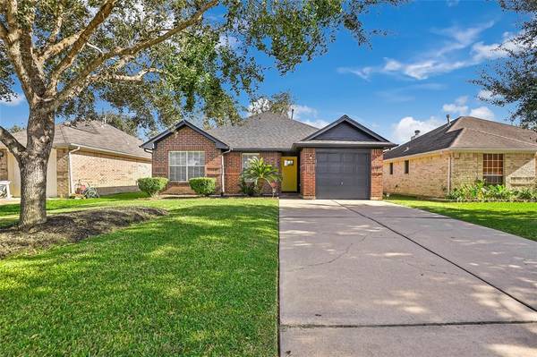 2715 Overland TRL,  Dickinson,  TX 77539