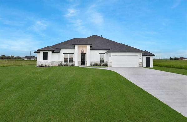 644 Longhorn TRL, Angleton, TX 77515