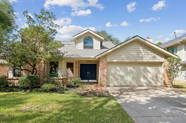 2214 Wood Cove LN, Sugar Land, TX 77479