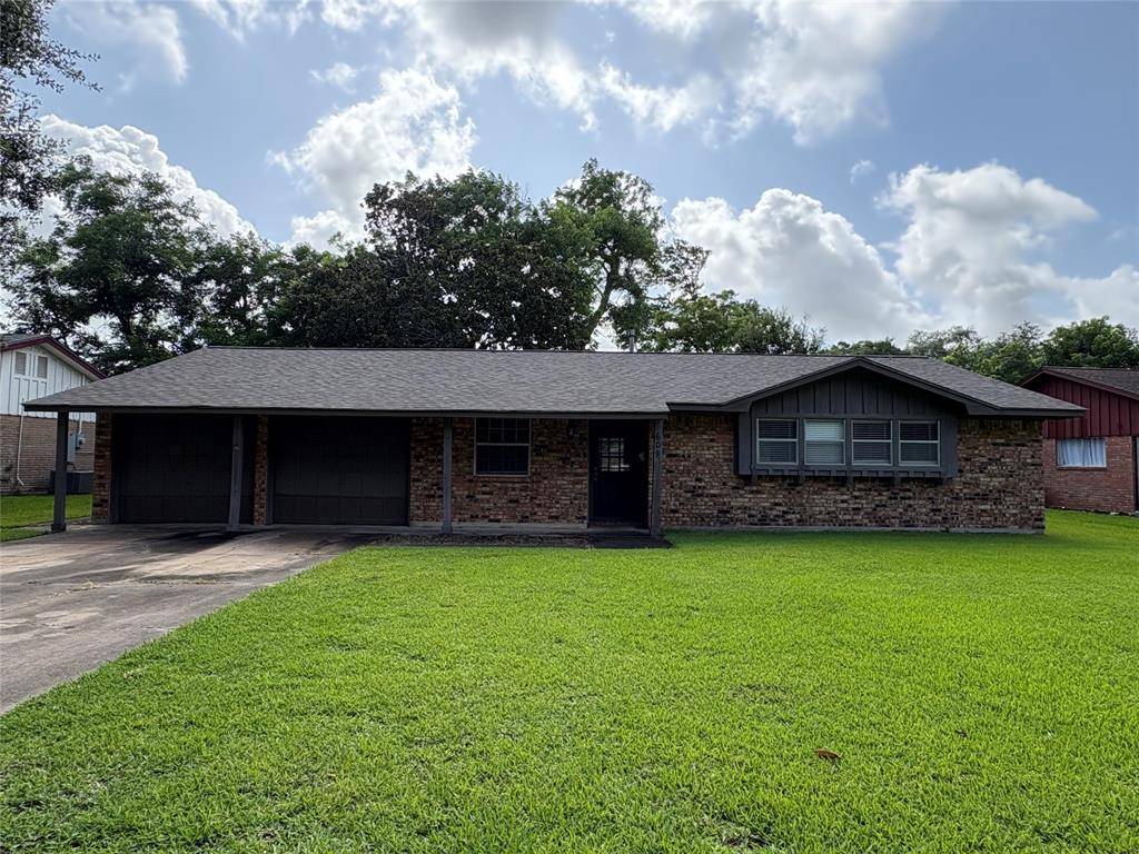 609 Sycamore ST, Lake Jackson, TX 77566