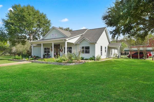 40 Riverwood LN, Hempstead, TX 77445