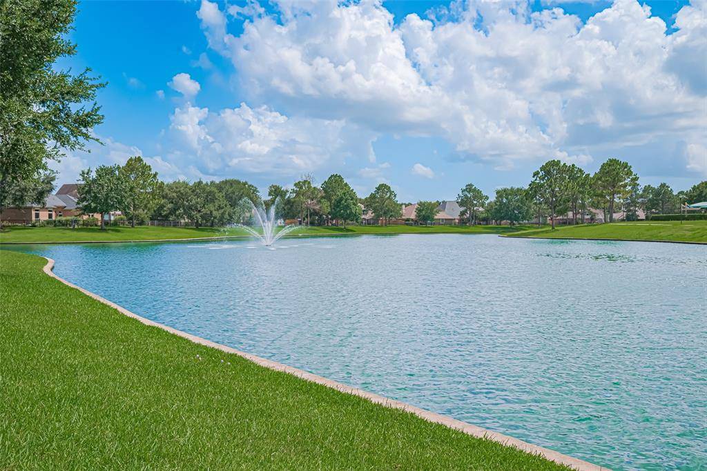 11018 Hundred Bridge LN, Sugar Land, TX 77498