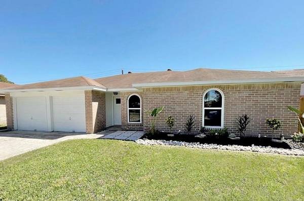 3703 Roseberry DR, La Porte, TX 77571