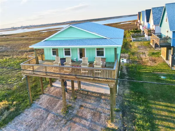 1627 Blue Water Hwy, Surfside Beach, TX 77541