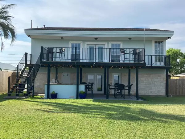 8006 Ocean DR, Beach City, TX 77523