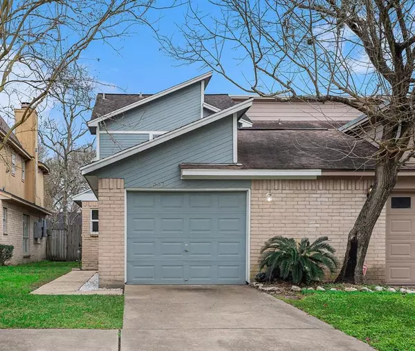 567 Birdsong Drive, League City, TX 77573