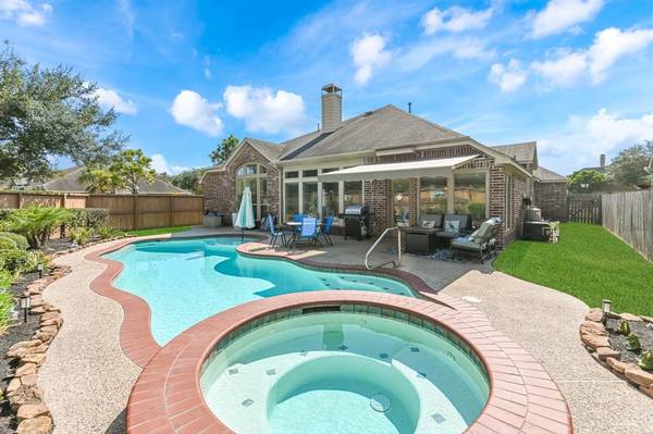 524 Millers Water LN, League City, TX 77573