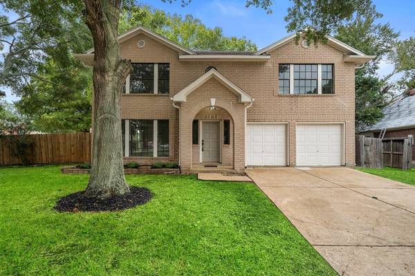 2102 NE Zavalla CIR, Friendswood, TX 77546