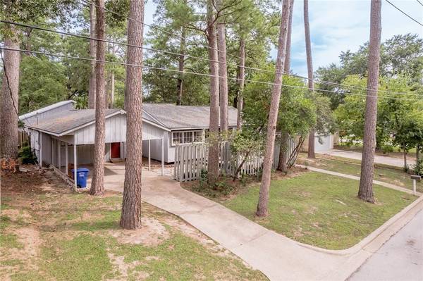 2125 Avenue P, Huntsville, TX 77340