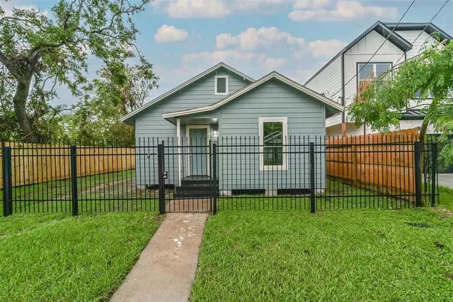 2705 Winbern ST, Houston, TX 77004