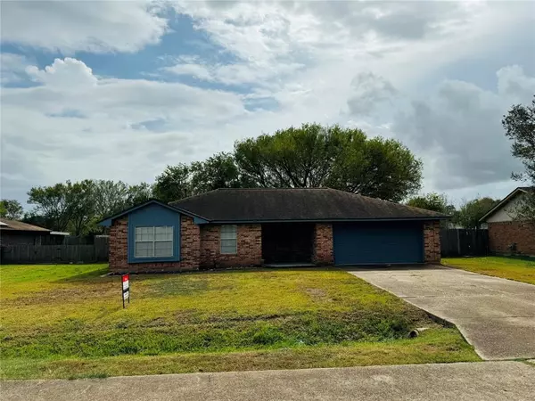 Highlands, TX 77562,2502 Foxglove ST