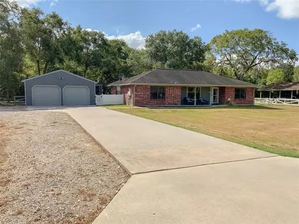 6855 County Road 3, Sweeny, TX 77480