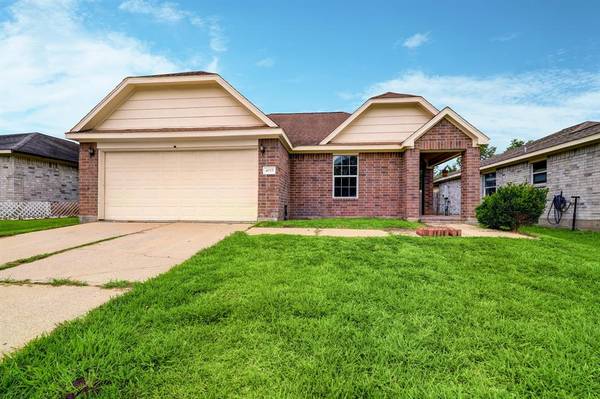 4015 Cary Creek DR, Baytown, TX 77521