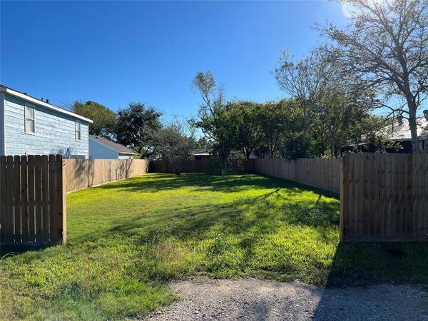 Dickinson, TX 77539,507 8th ST