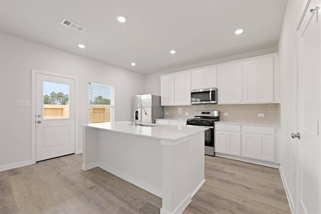 Magnolia, TX 77354,122 Alset CIR
