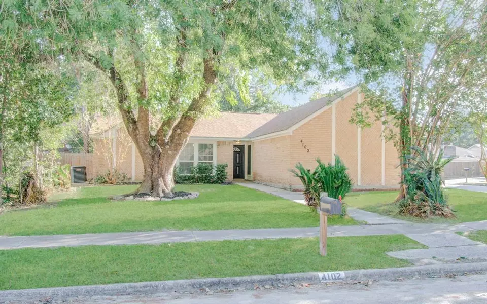 4102 Stonehenge TRL, Houston, TX 77066