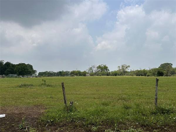 3294 Ward Bend RD, Sealy, TX 77474