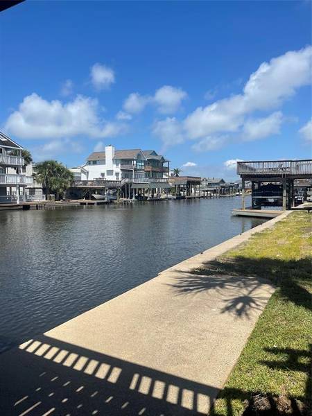 Lot 7 Jolly Roger, Jamaica Beach, TX 77554