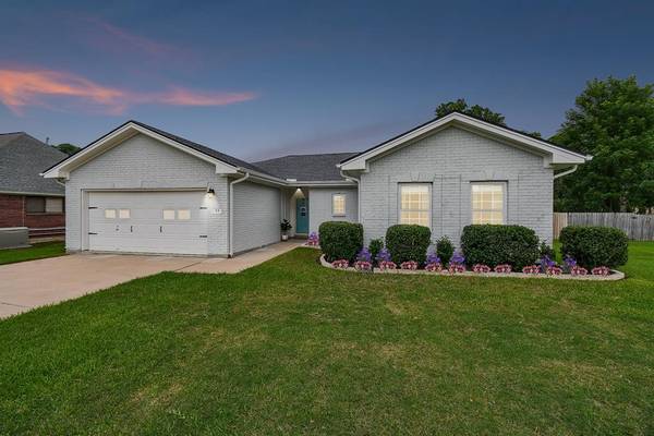 53 Crepe Myrtle CT, Lake Jackson, TX 77566