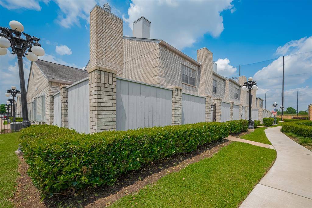 192 Wilcrest Dr DR #192, Houston, TX 77042