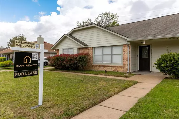 3722 Quiet Place DR, Houston, TX 77082