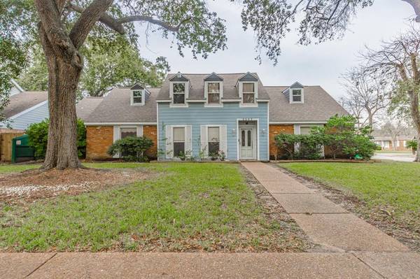 2202 Carriage LN, La Marque, TX 77568