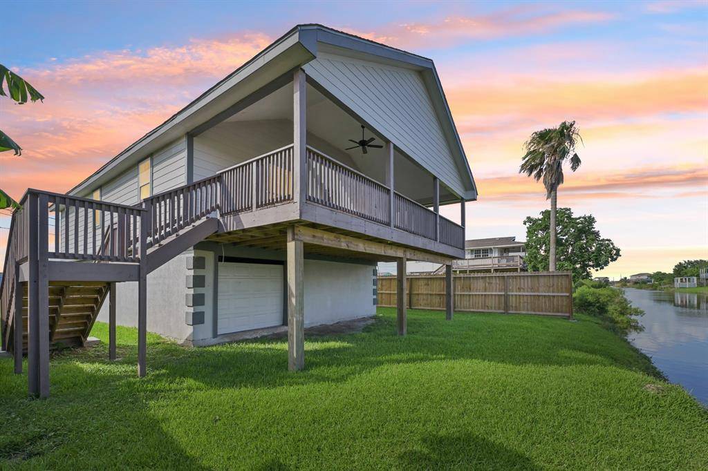 6935 W Holiday ST, Hitchcock, TX 77563