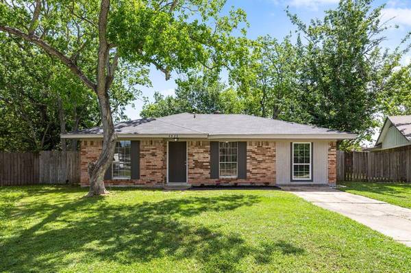 4923 Redfish Reef DR, Bacliff, TX 77518