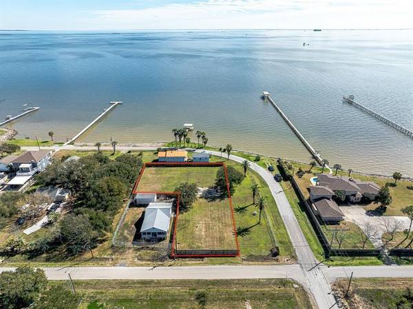 514 3rd ST, San Leon, TX 77539