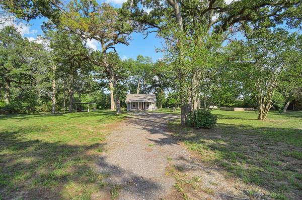 22116 Fairground RD, Hempstead, TX 77445