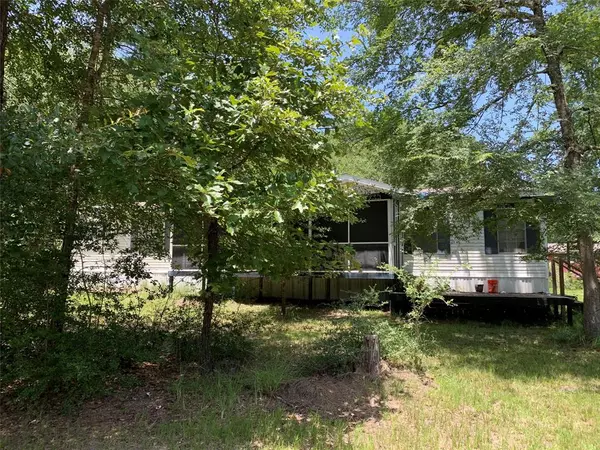 25 Wood GLN, Trinity, TX 75862