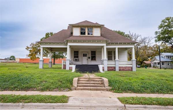 307 Pecan ST, Brenham, TX 77833