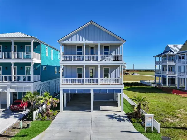 3843 Ohana LN, Galveston, TX 77554